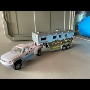 Breyer Stablemates dually truck and trailer